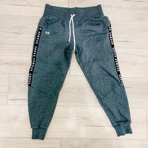 Women’s Under Armour Joggers Size Medium Gray